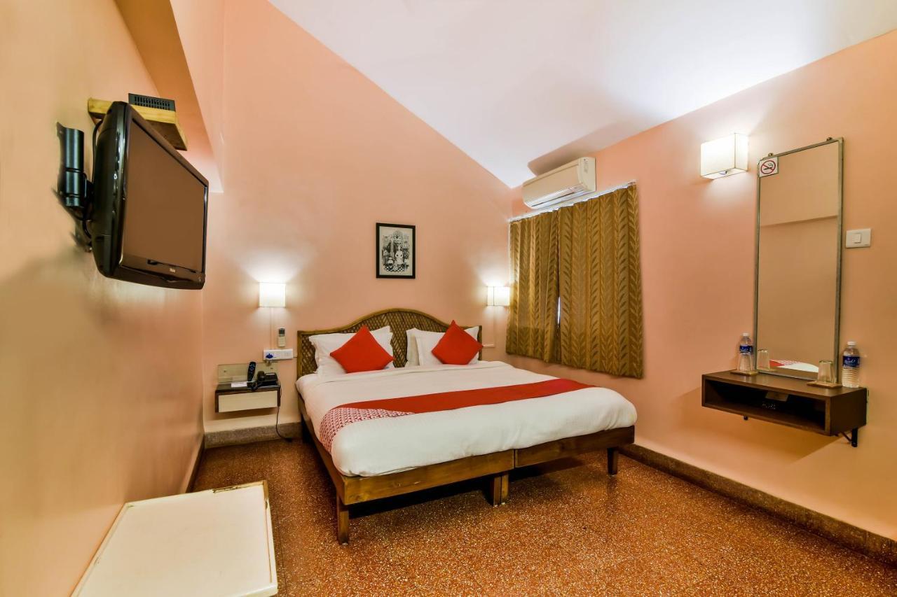 Oyo 807 Hotel Gopika International Гоа Екстер'єр фото